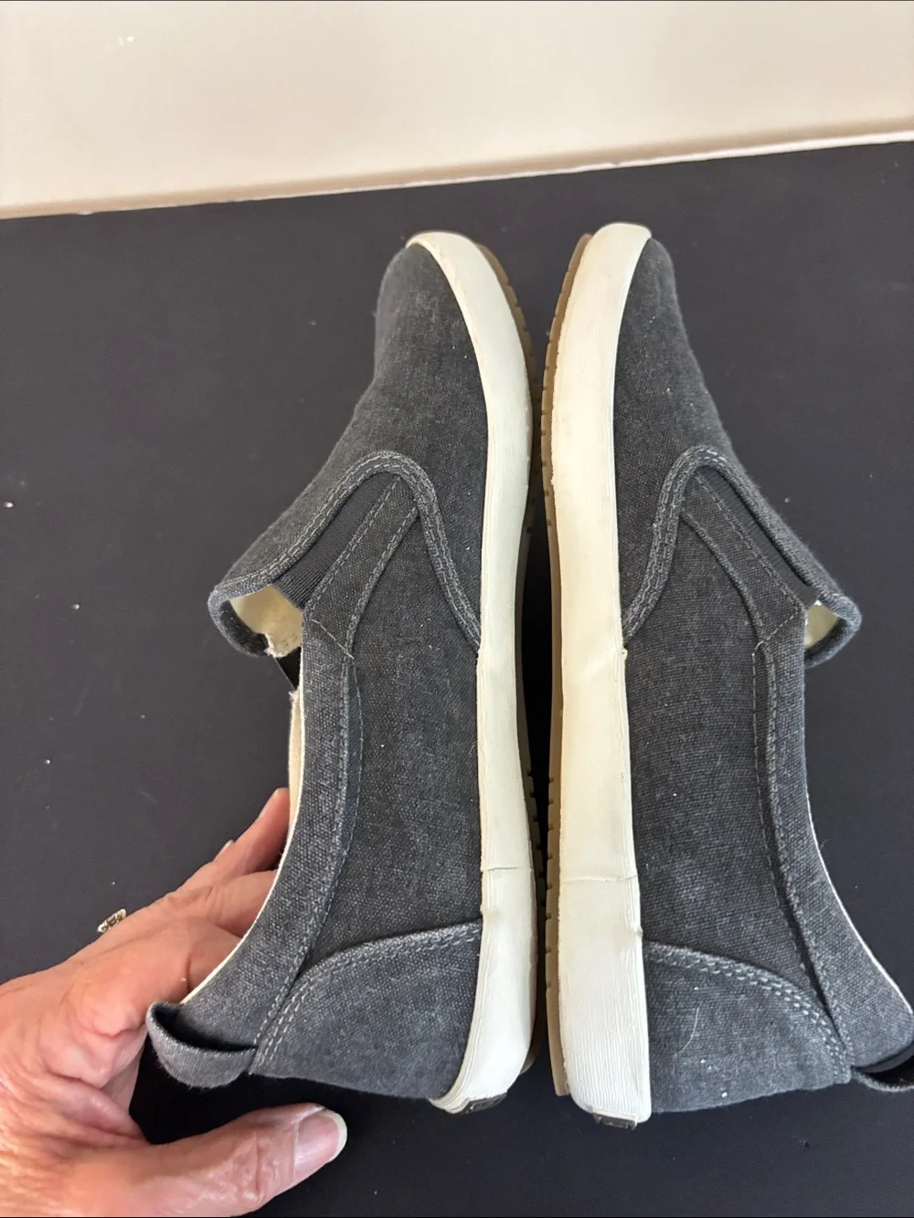 Taos Dark Gray Dandy Canvas Slip-on Shoe Sneaker Size 8.5